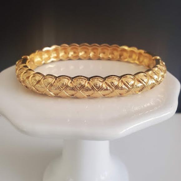 Swarovski Hinged Bangle Black Enamel Gold Plate Crystal‎ Accents Swan Signed - Picture 4 of 8